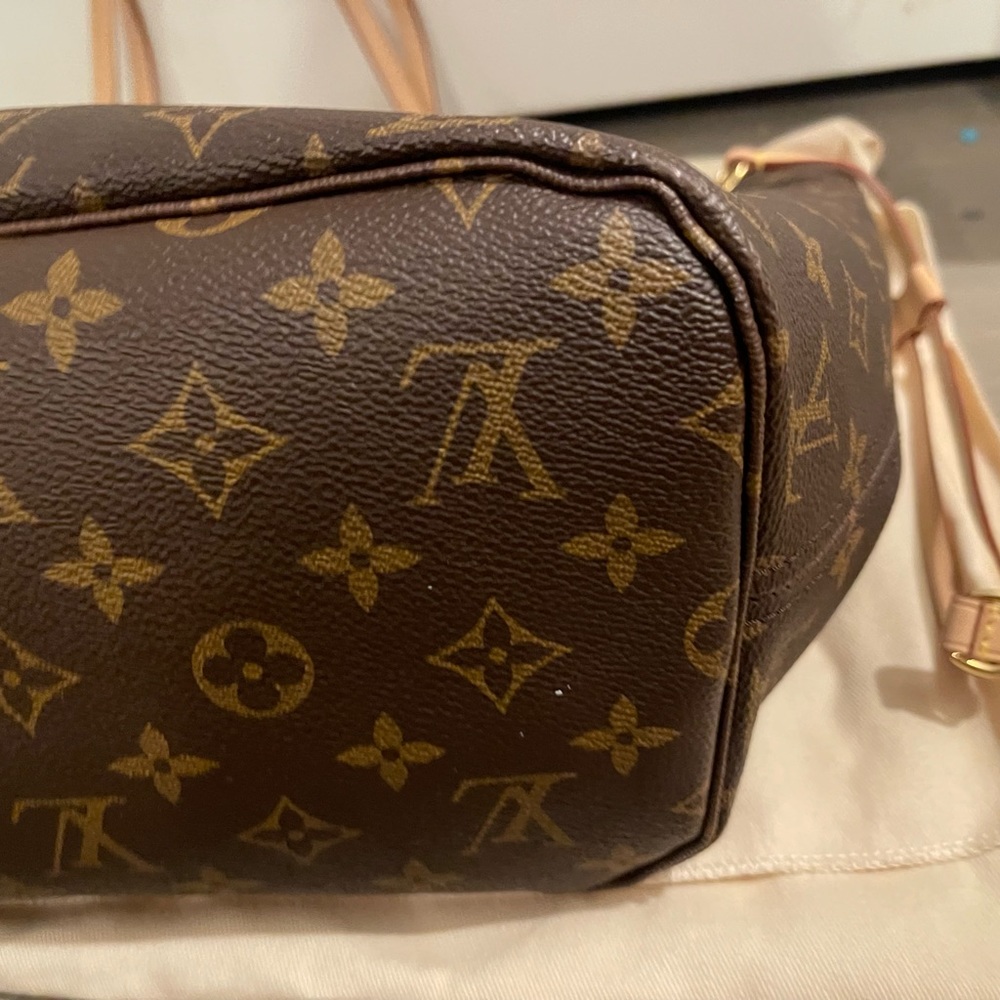 $1500 in Edmonton Louis Vuitton neverfull - Picture 4 of 11